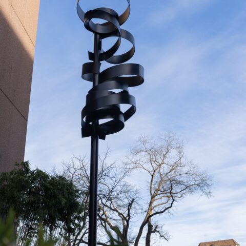 Lackierarbeiten Skulptur „Il vent nus porta“ von Urs Cavelti